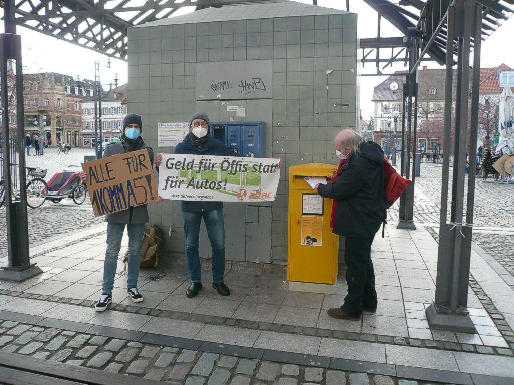 Briefeinwurf an den Oberbürgermeister von Landau beim Klimastreik in Landau